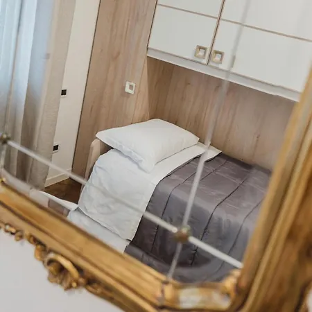 Lucrezia - 10 Min From & Free Parking Апартаменты