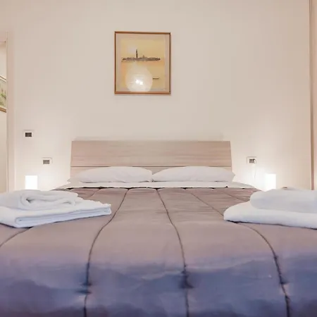Lucrezia - 10 Min From & Free Parking Apartament