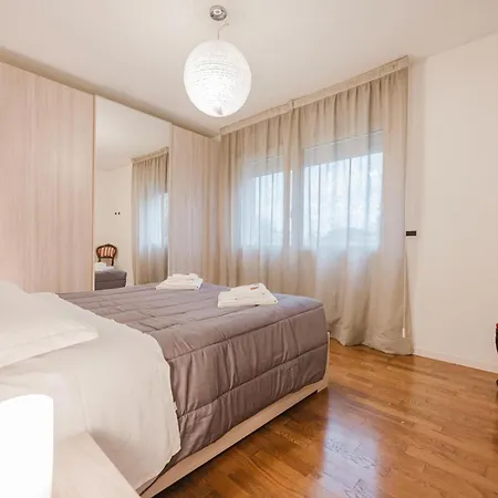 Lucrezia - 10 Min From & Free Parking Apartament Wenecja